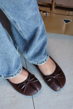 Load image into Gallery viewer, Zyra Bow Tabi Ballet Flats - Brown