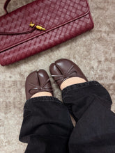 Load image into Gallery viewer, Zyra Bow Tabi Ballet Flats - Brown
