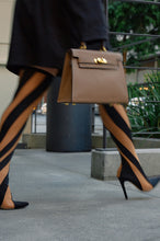 Load image into Gallery viewer, Model Walking In Black Boots