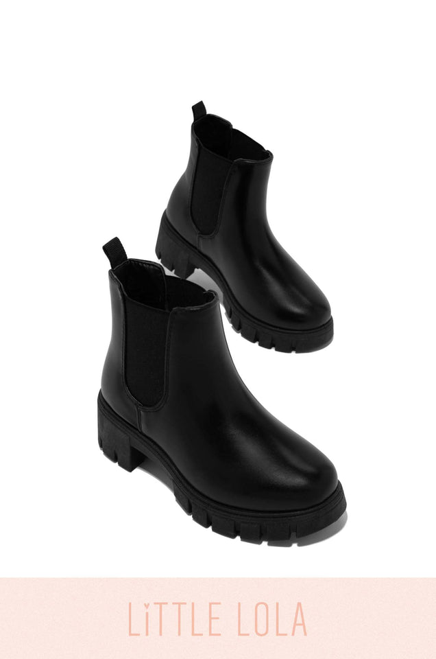 Load image into Gallery viewer, Black Pull On Ankle Boot