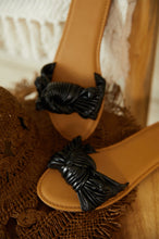 Load image into Gallery viewer, Black Sandals With Bow Knotted Detail