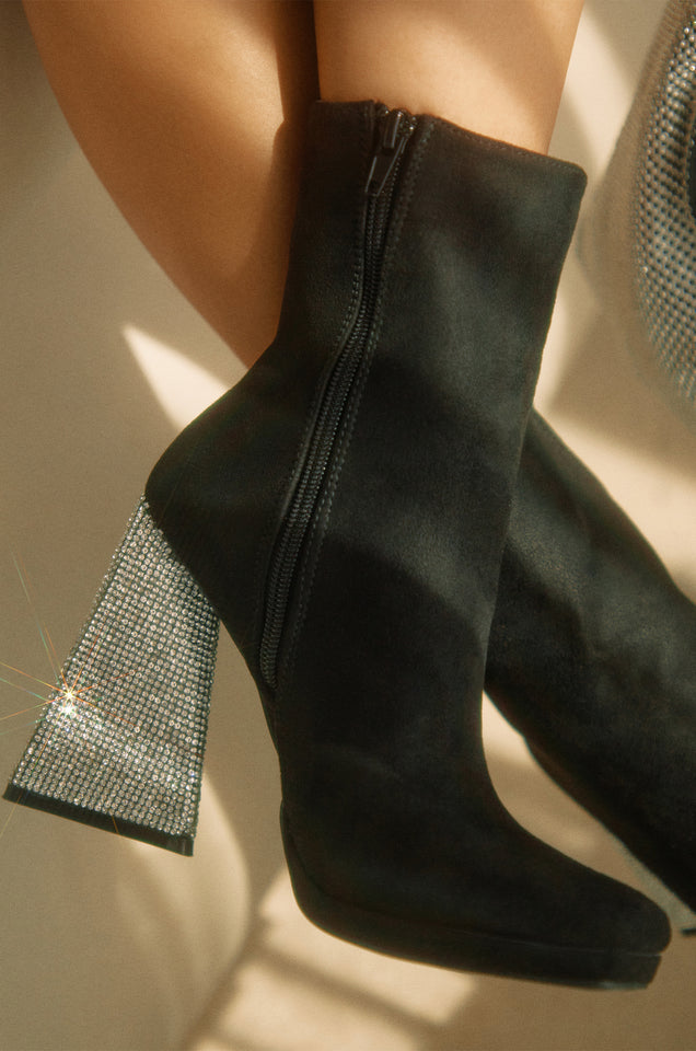 Load image into Gallery viewer, Model Wearing Black Embellished Boots