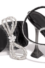 Load image into Gallery viewer, Black Heel With Embellished Bow
