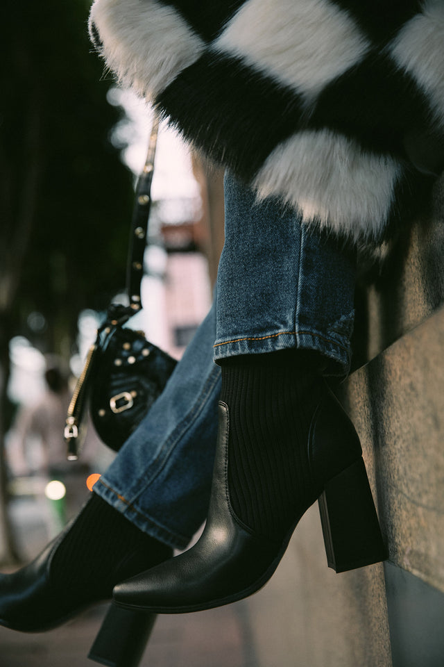 Load image into Gallery viewer, Perfect Night Block Heel Ankle Boots - Black