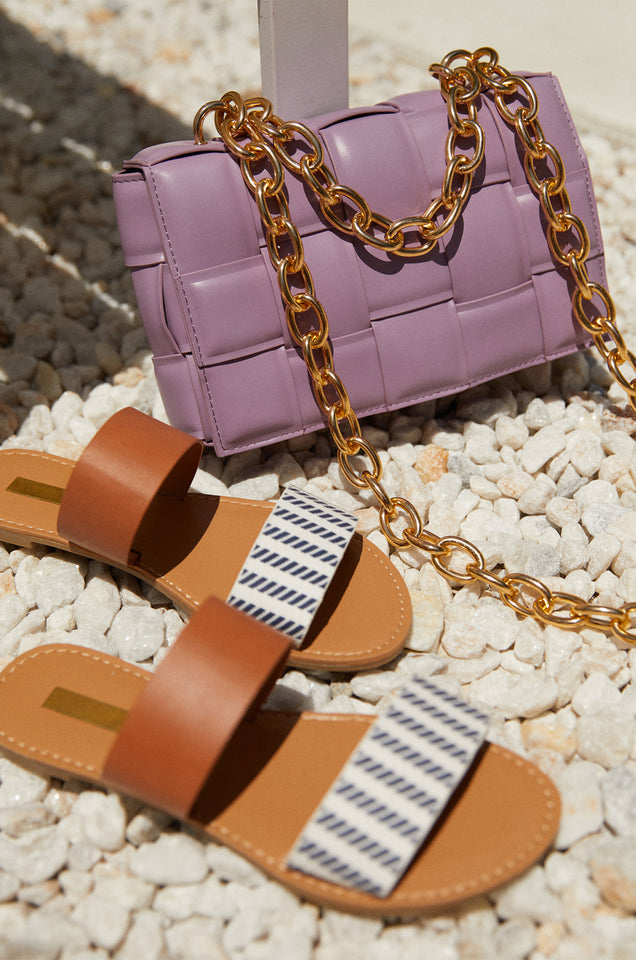 Load image into Gallery viewer, Flat Sandal With Stripes