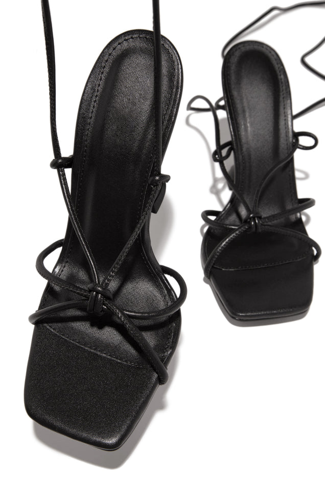 Load image into Gallery viewer, black knotted strap heel