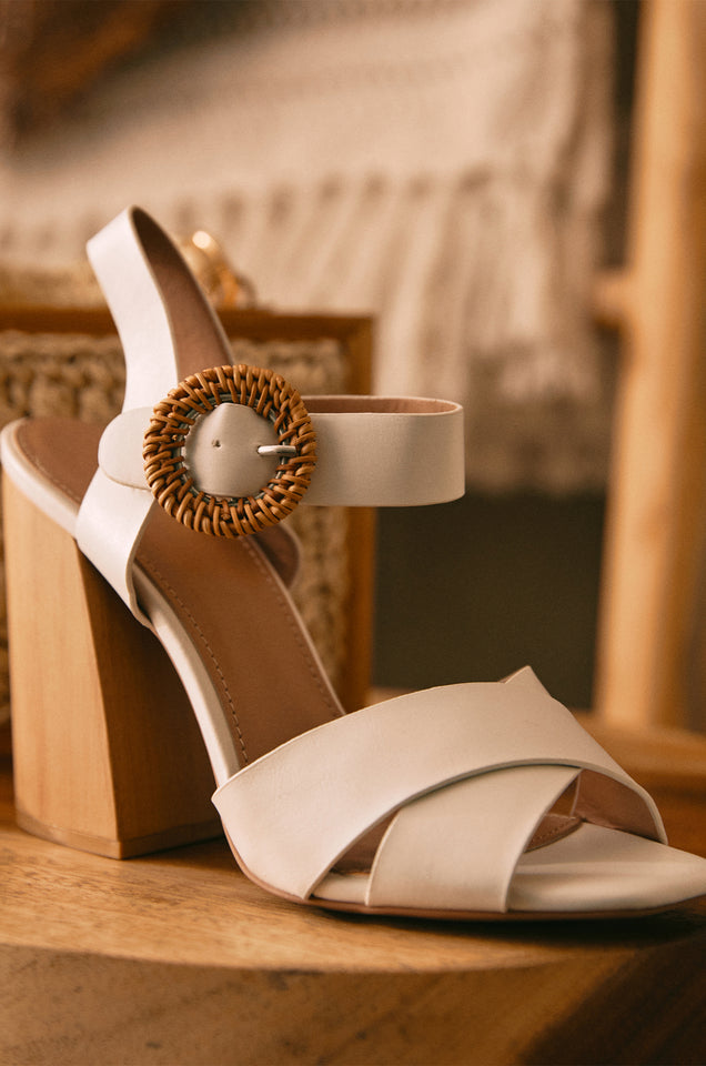 Load image into Gallery viewer, White Heel With Unique Buckle