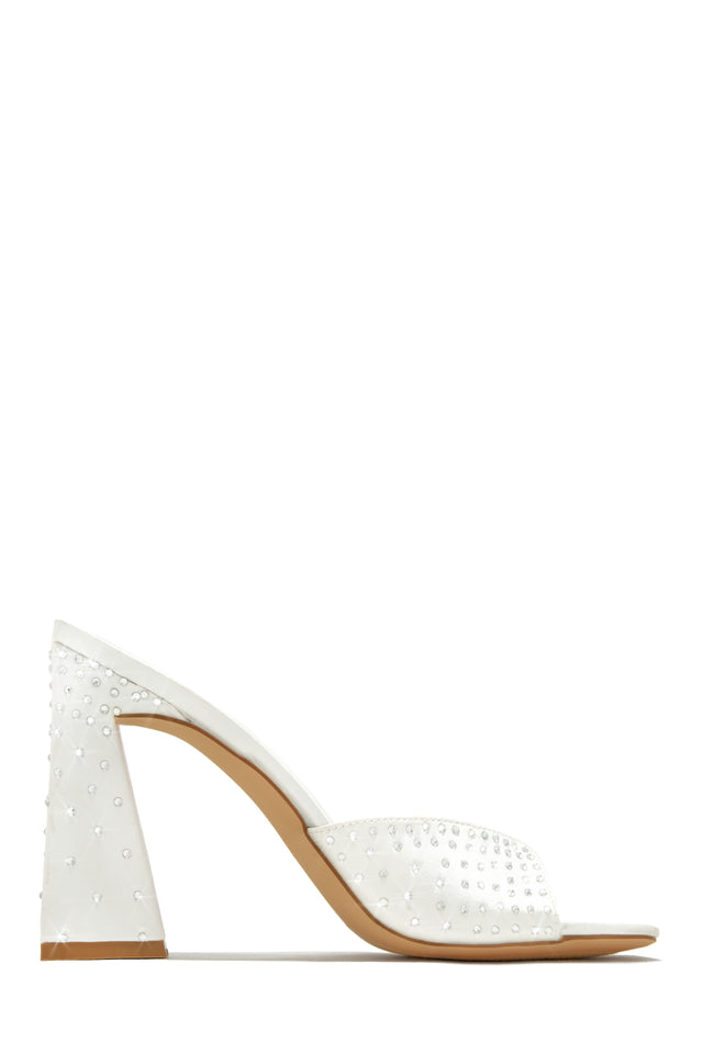 Load image into Gallery viewer, beautiful white chunky heel slip on shoe. perfect for a bride or a bridal party.