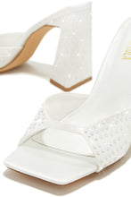 Load image into Gallery viewer, White Chunky Heel Mules