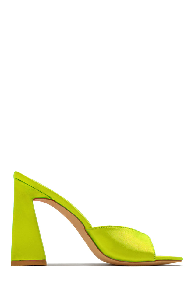 Load image into Gallery viewer, beautiful lime satin material chunky heel shoe