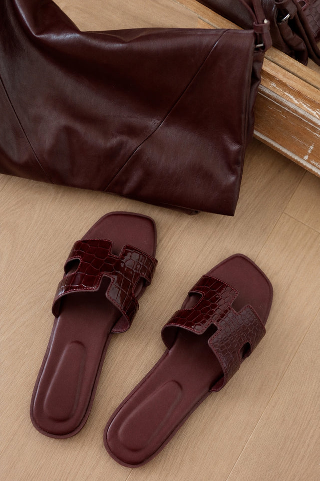 Load image into Gallery viewer, Elara Flat Slip On Sandals - Wine Croc
