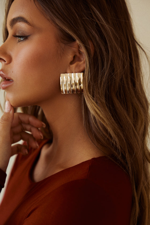 Load image into Gallery viewer, Gold Chunky Textured Earring
