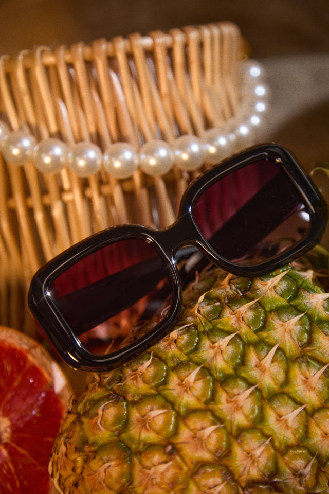 Load image into Gallery viewer, Sunny Beaches Oversized Sunglasses - Clear Black
