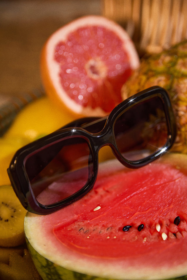 Load image into Gallery viewer, Sunny Beaches Oversized Sunglasses - Black

