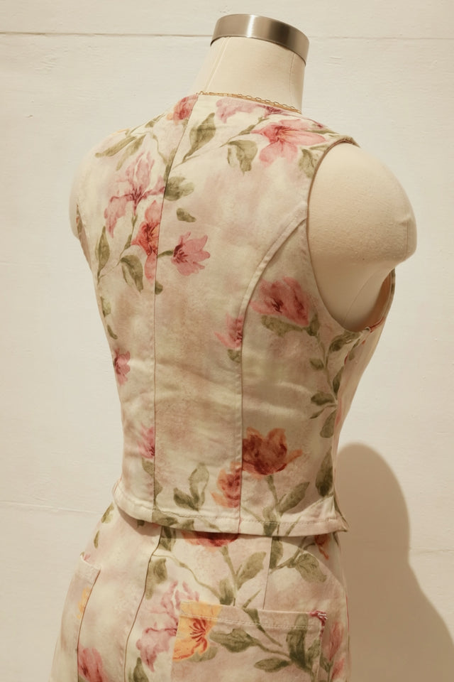 Load image into Gallery viewer, Lily Rose Vest Top - White Floral
