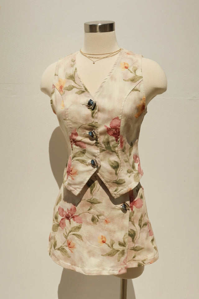 Load image into Gallery viewer, Lily Rose Vest Top - White Floral
