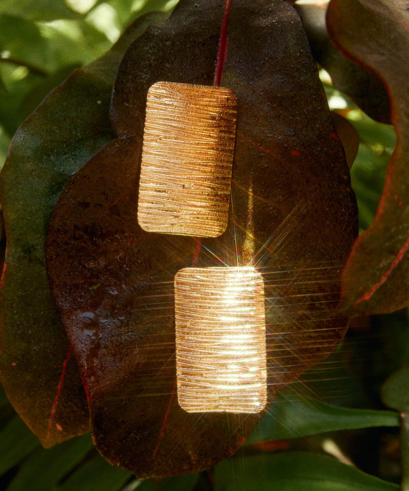 Load image into Gallery viewer, Lourdes Chunky Textured Earring - Gold
