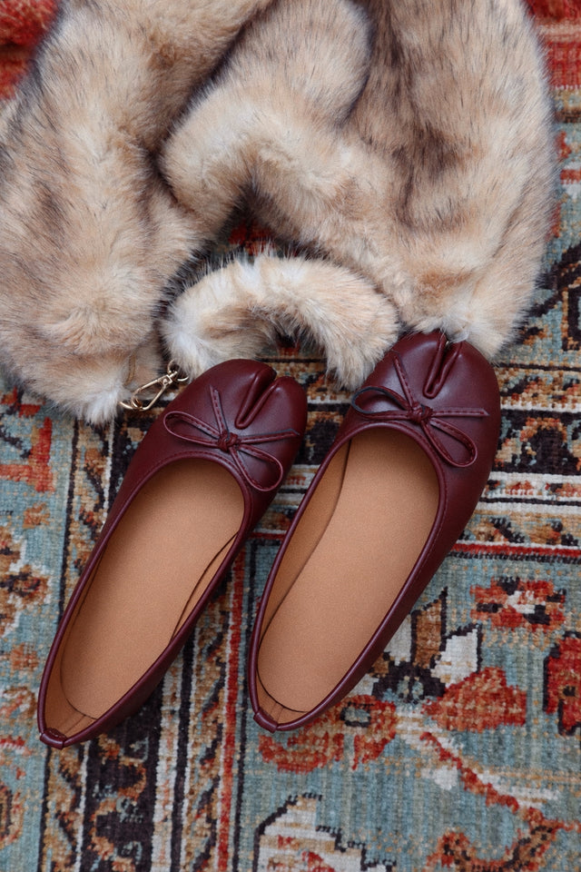 Load image into Gallery viewer, Zyra Bow Tabi Ballet Flats - Wine

