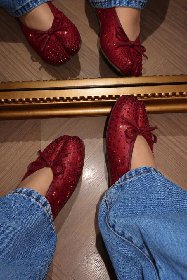 Load image into Gallery viewer, Amelie Rhinestone Mesh Tabi Ballet Flats – Wine

