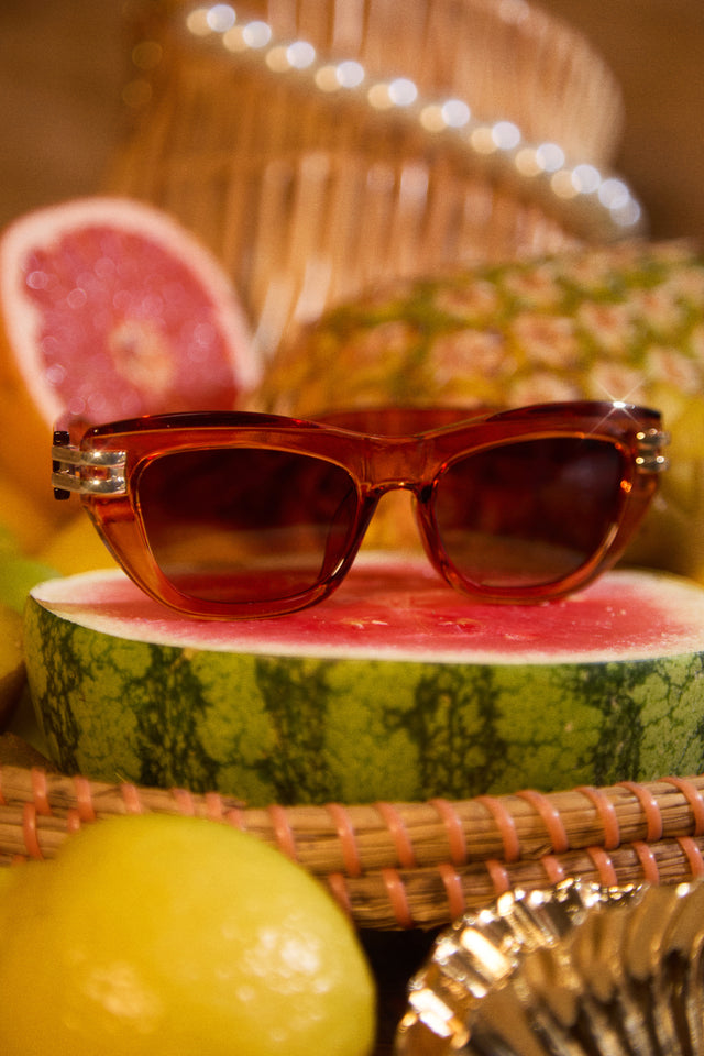 Load image into Gallery viewer, Sunny &amp; Chic Sunglasses - Tan
