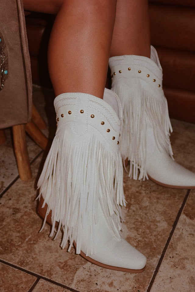 Load image into Gallery viewer, Bayley Fringe Cowgirl Boots - White
