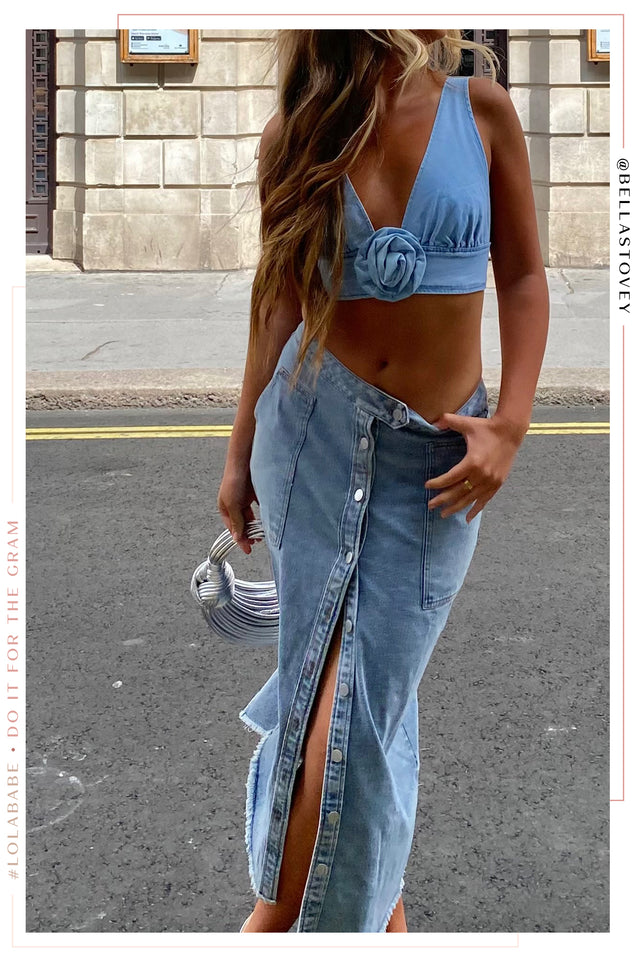 Load image into Gallery viewer, Light Wash Denim Crop Top
