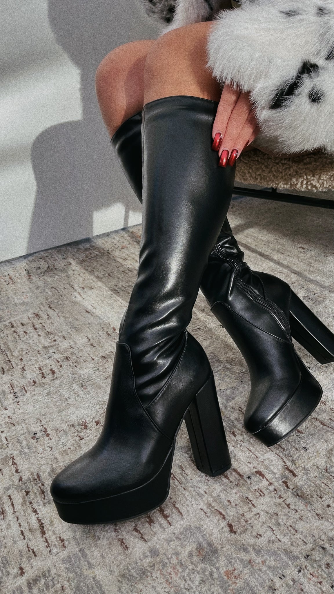 Miss Lola Ellie Black Platform Block Heel Boots – MISS LOLA