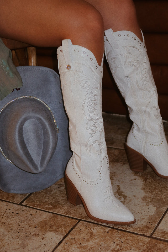 Load image into Gallery viewer, Festival Season Cowgirl Boots - White
