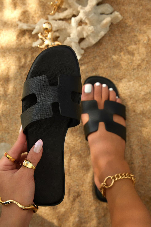 Load image into Gallery viewer, Women Wearing Black Sandals
