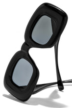 Load image into Gallery viewer, Stylish Black Squared Sun Glasses
