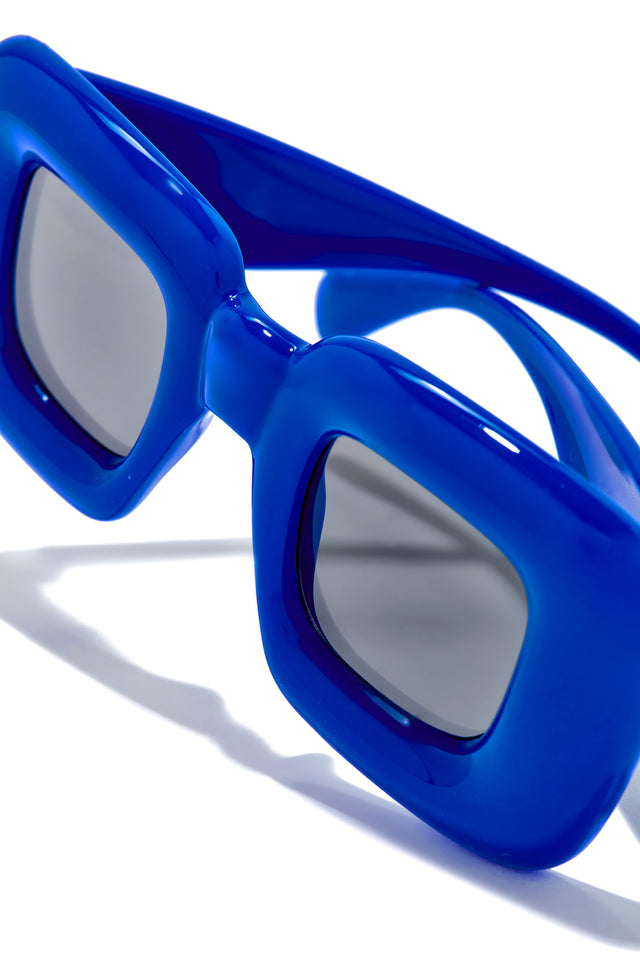 Load image into Gallery viewer, Blue Outfit Sun Glasses
