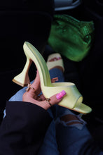 Load image into Gallery viewer, Jayne Mid Heel Mules - Yellow

