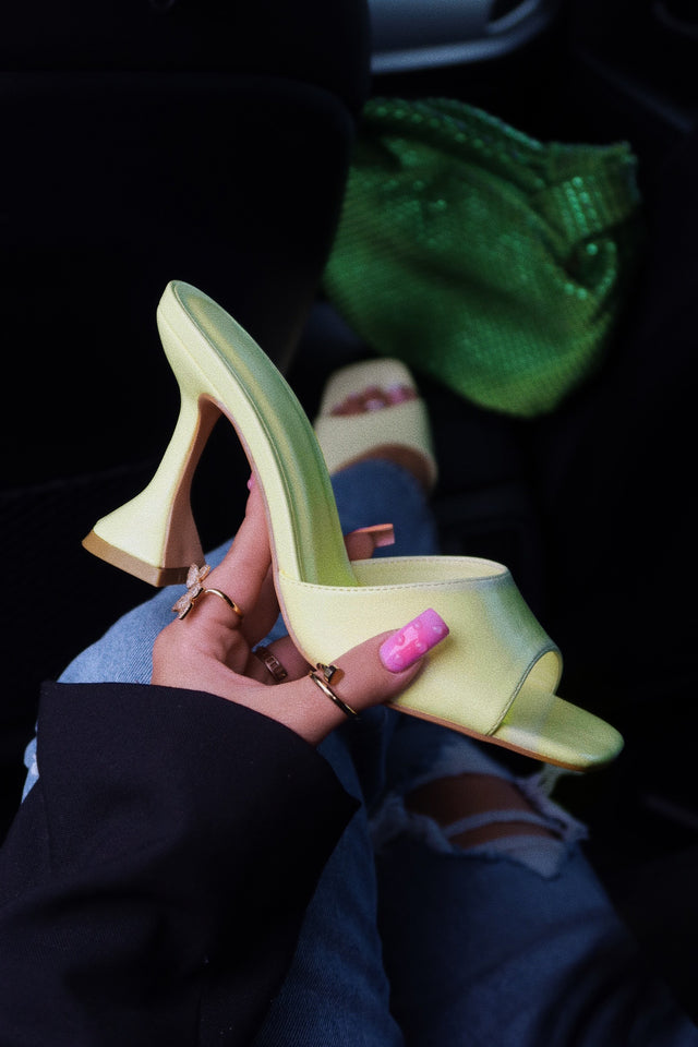 Load image into Gallery viewer, Jayne Mid Heel Mules - Yellow
