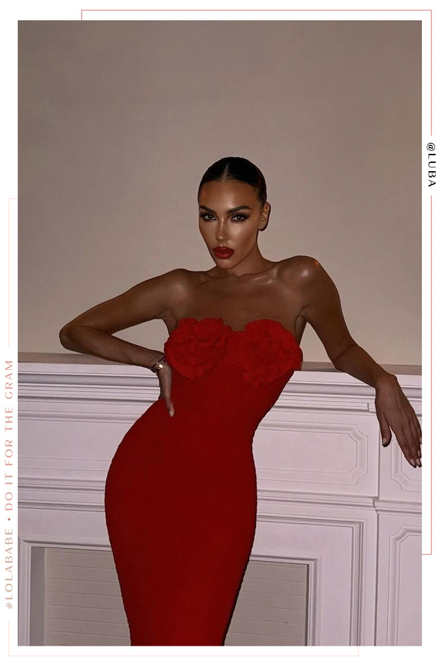 Load image into Gallery viewer, Sexy red Strapless Smocked Body Dress
