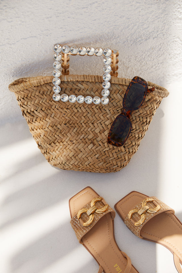 Load image into Gallery viewer, Vacay Bag Styled with Sunnies and Sandals
