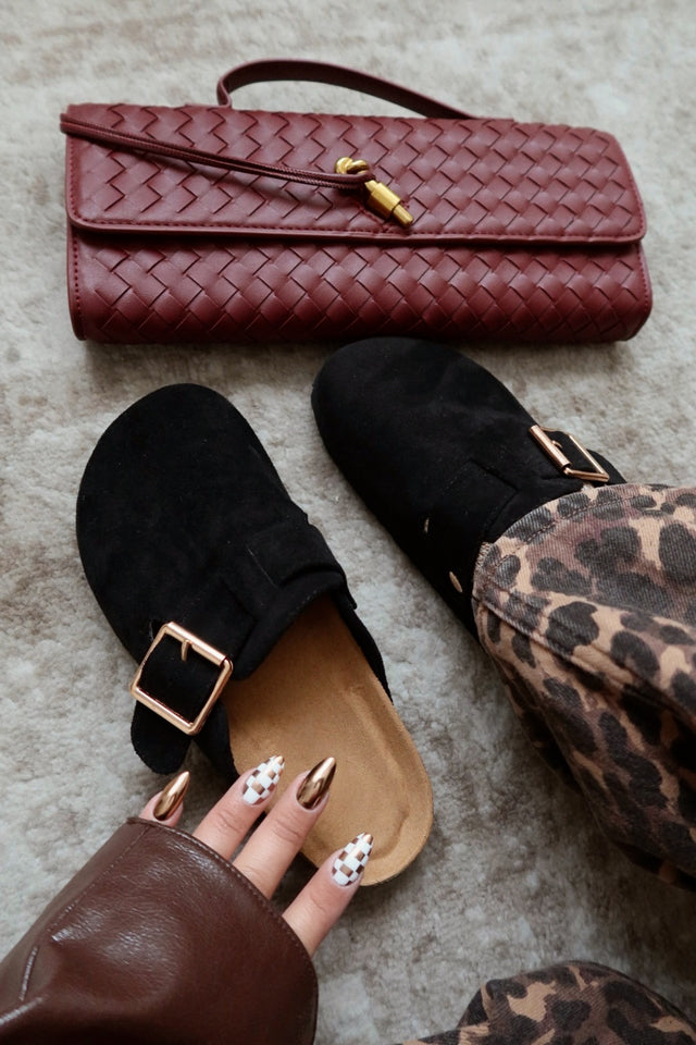 Load image into Gallery viewer, Slip Into Cozy Slip On Flats - Black
