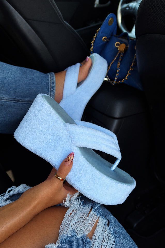 Load image into Gallery viewer, Jazzy Platform Thong Sandals - Light Blue
