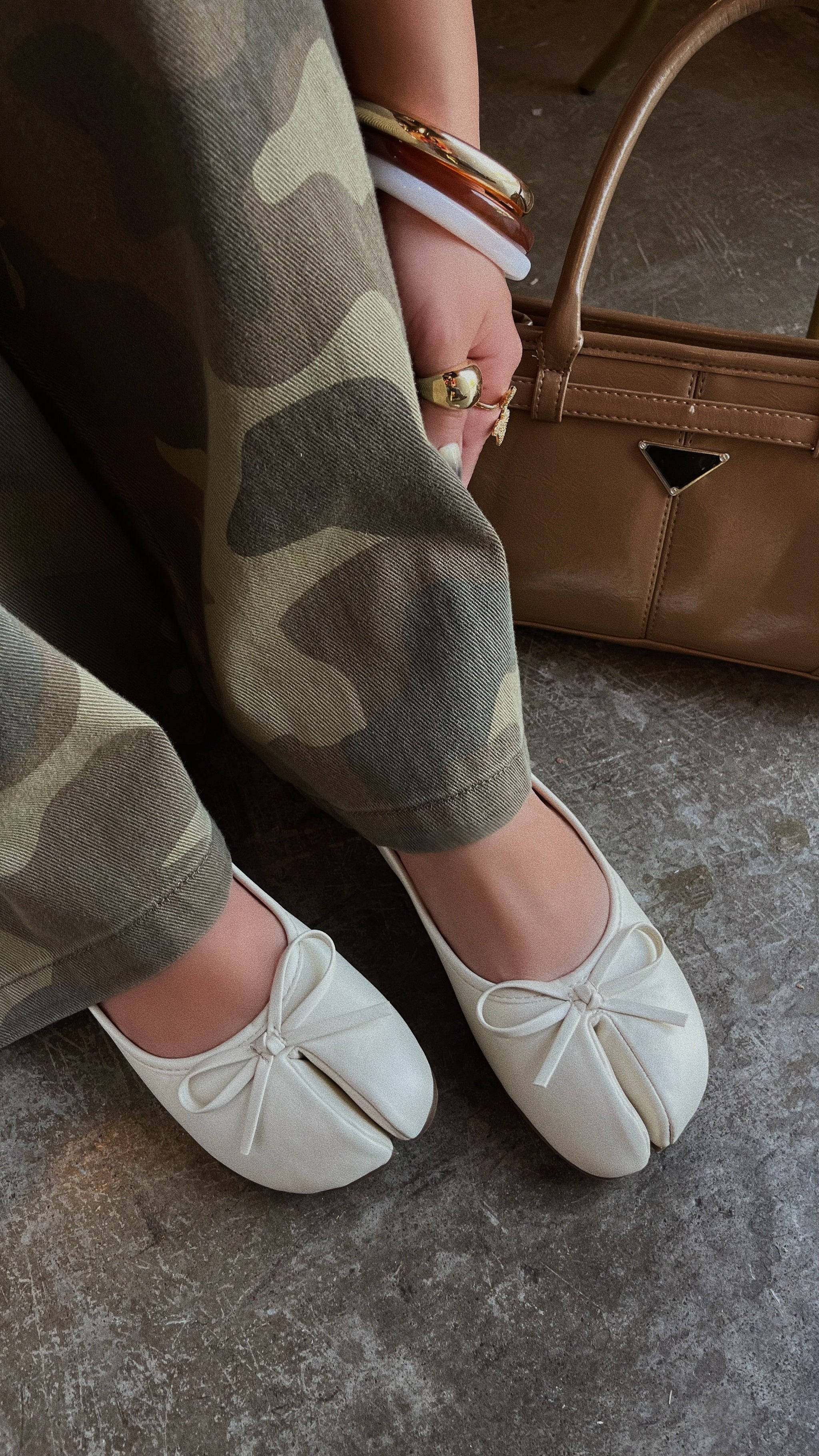 Miss Lola | Zyra Cream Split Toe Flats – MISS LOLA