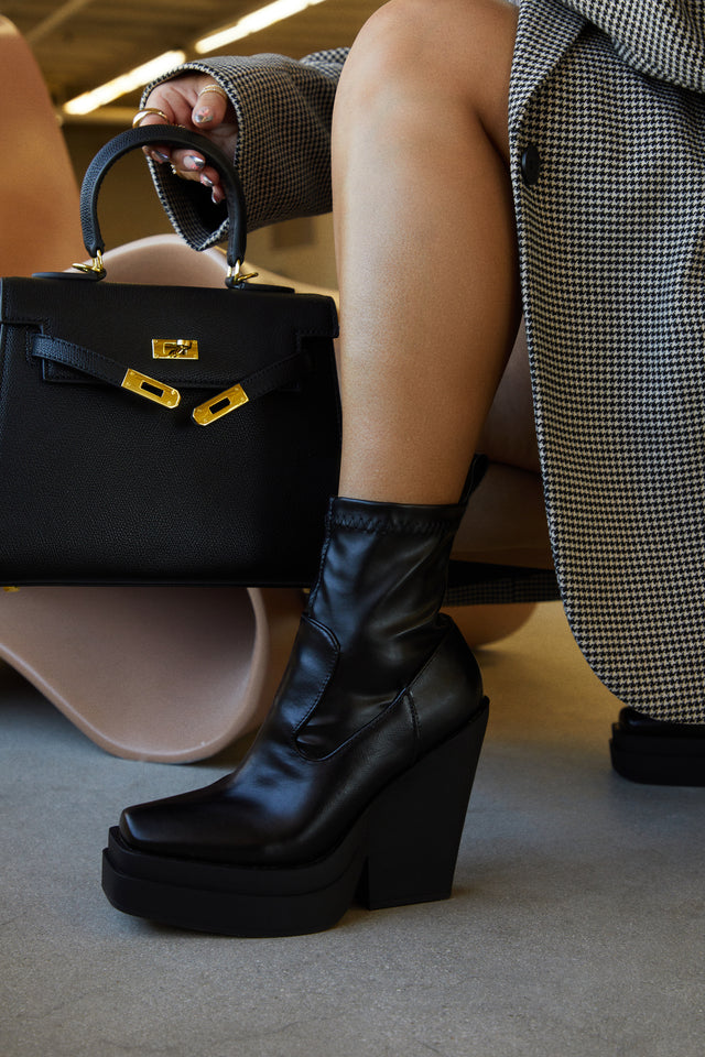 Load image into Gallery viewer, Aleksandra Block Heel Platform Ankle Boots - Black
