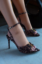 Load image into Gallery viewer, Anahi Single Sole Mid Heels - Leopard
