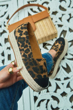 Load image into Gallery viewer, Beach Babe Platform Espadrille Flats - Leopard
