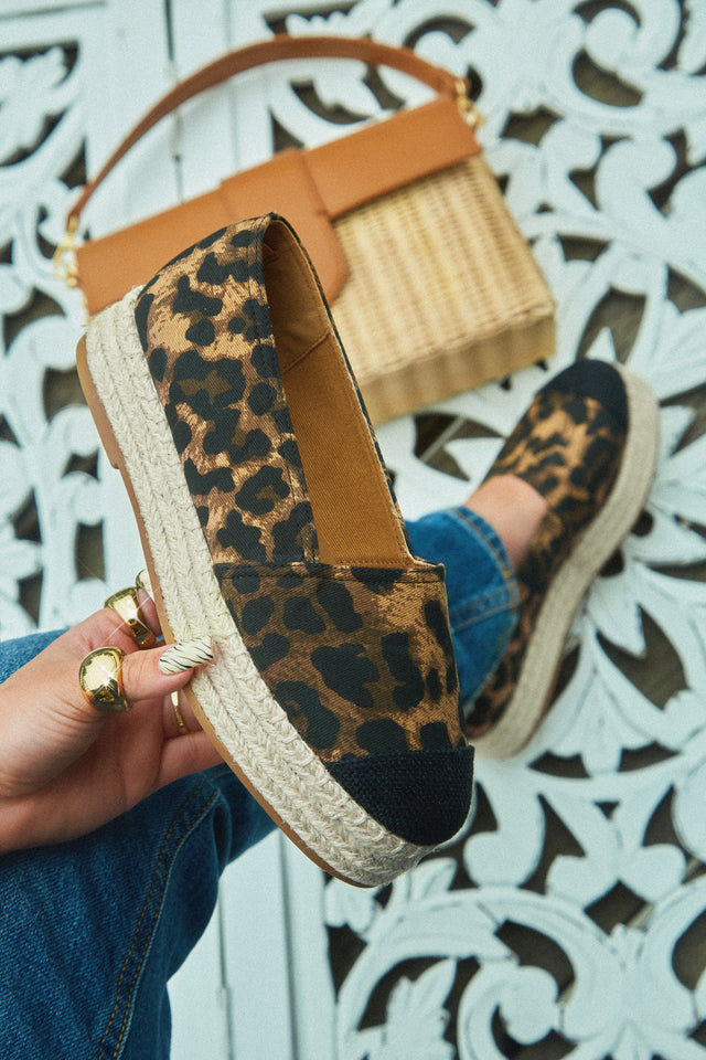 Load image into Gallery viewer, Beach Babe Platform Espadrille Flats - Leopard
