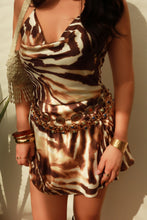 Load image into Gallery viewer, Shiloh Pendant Chain Belt - Gold

