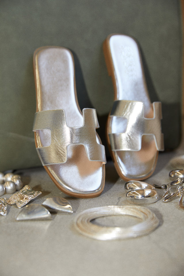 Load image into Gallery viewer, Bianka Slip On Sandals - Silver
