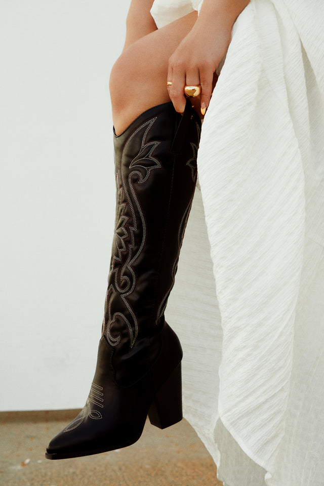 Load image into Gallery viewer, Jordyn Cowgirl Boots - Black
