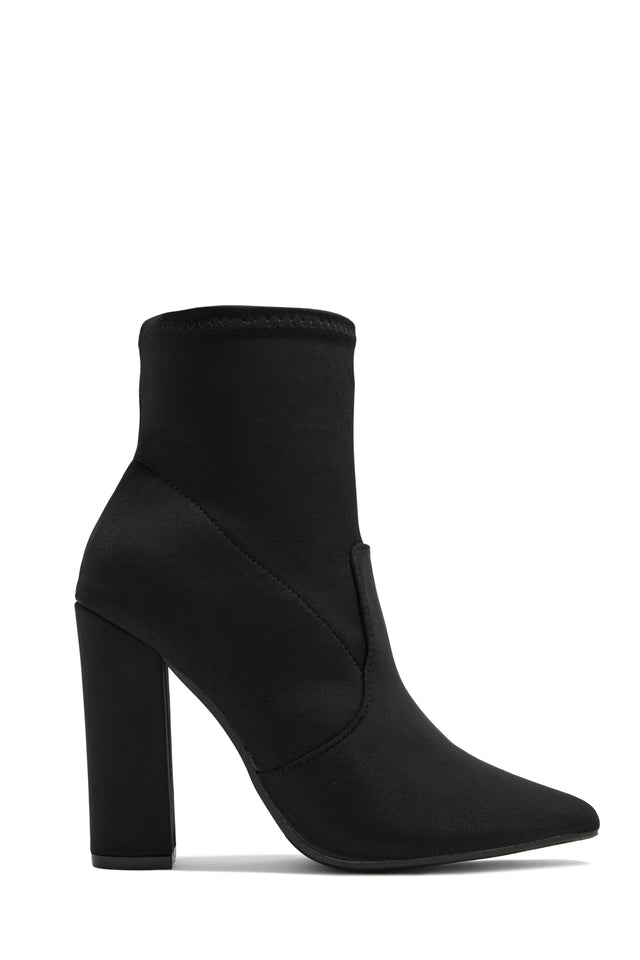 Load image into Gallery viewer, Black Chunky Heel Bootie
