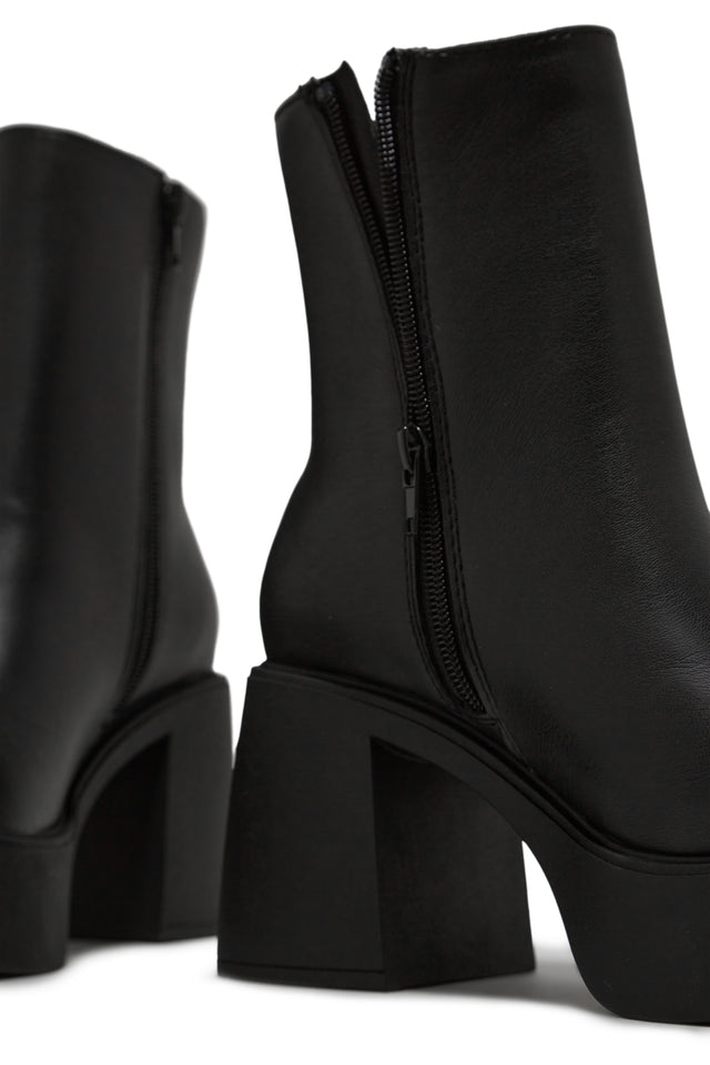 Load image into Gallery viewer, Karlie - Black
