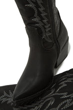 Load image into Gallery viewer, Pointed Toe Western Boots
