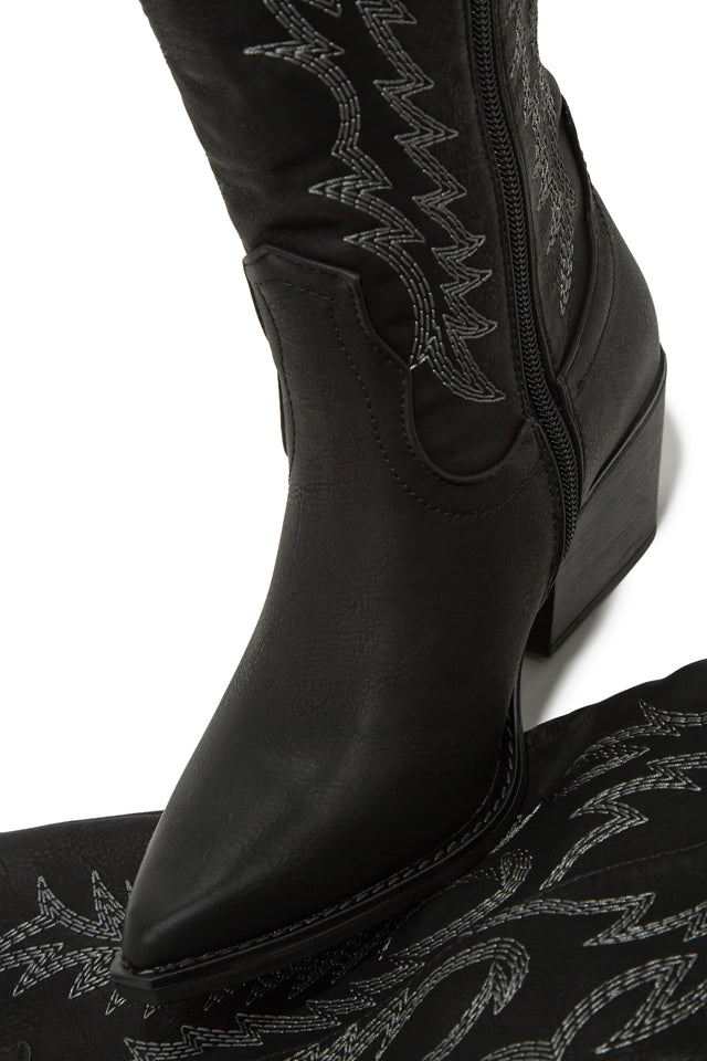 Load image into Gallery viewer, Pointed Toe Western Boots
