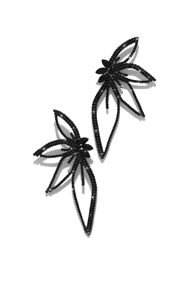 Load image into Gallery viewer, Black Oversized Flower Earrings
